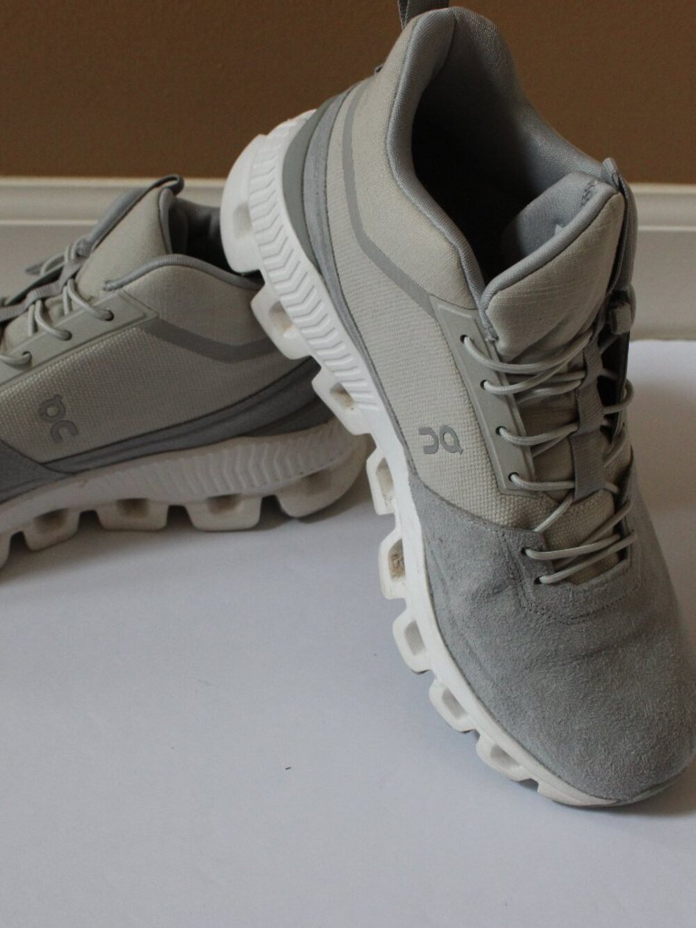 On Cloud Hi Sneaker Glacier/Grey Womens Size 8  - worn once time
